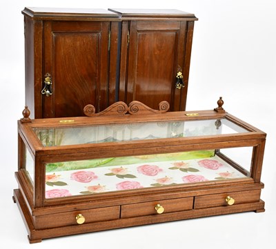 Lot 492 - A modern tabletop jewellery cabinet with...