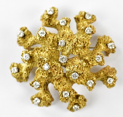 Lot 2499 - A large yellow metal brooch set with twenty...
