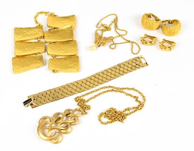 Lot 829 - CHRISTIAN DIOR; a vintage gold tone chain...