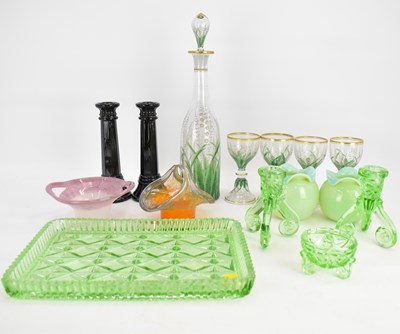 Lot 372 - Mixed art and coloured glassware to include a...