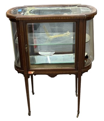 Lot 54 - An Edwardian mahogany and inlaid oval display...