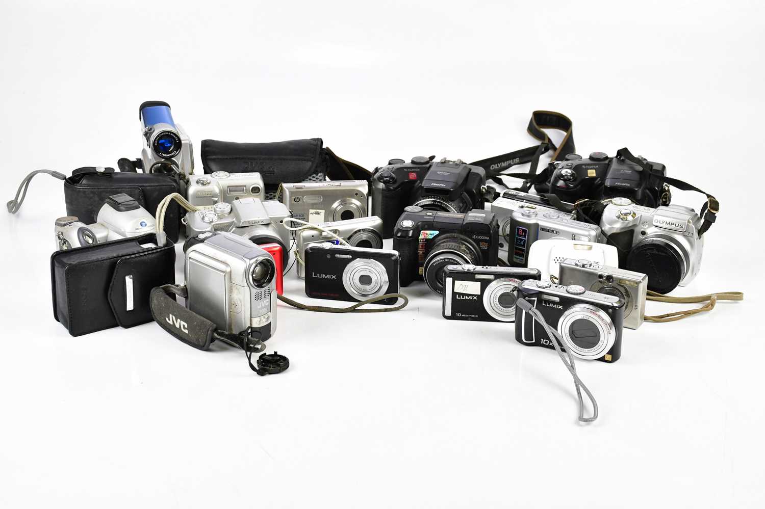 Lot 748 - A collection of digital bridge cameras, to
