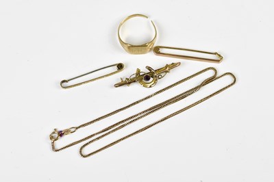 Lot 2513 - A small collection of 9ct gold jewellery...