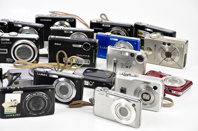 Lot 749 - A collection of digital cameras, to include a...