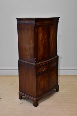 Lot 252 - A reproduction mahogany serpentine fronted...