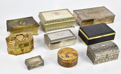 Lot 686 - A collection of nine cigarette and jewellery...