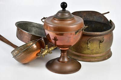 Lot 799 - A small collection of metalware including...