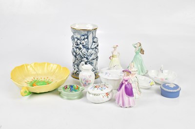 Lot 1437 - A small quantity of ceramics including...