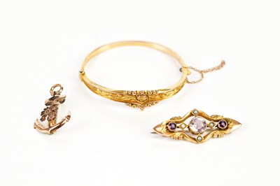 Lot 2491 - A 9ct gold hinged snap bangle with cast floral...