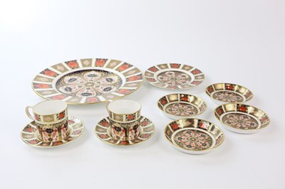 Lot 1355 - ROYAL CROWN DERBY; a collection of Imari...