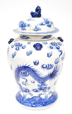 Lot 394 - A large 20th century Chinese blue and white...