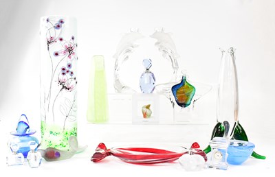 Lot 374 - A collection of various glassware to include...