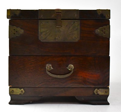 Lot 401 - A Japanese wooden travelling vanity case with...