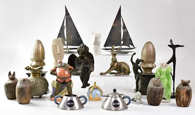 Lot 324 - A collectors' lot to include a Royal Doulton...