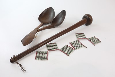 Lot 1330 - An African carved hardwood knobkerrie, length...