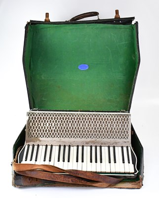 Lot 537 - HOHNER; an early 20th century 'Verdi III'...