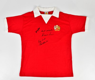 Lot 2699 - MANCHESTER UNITED; a 1970s replica signed...