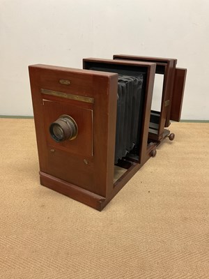 Lot 159 - Large mahogany studio camera, on expanding...