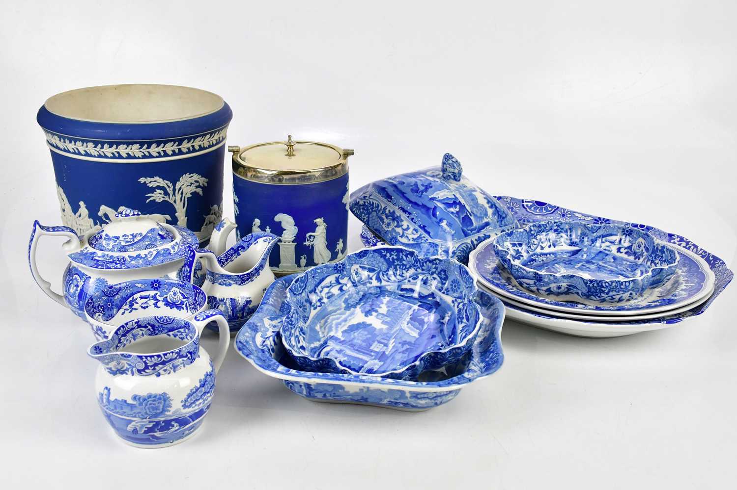 Lot 1418 A collection of blue and white ceramics,