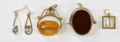 Lot 2521 - A 10ct yellow gold mounted hardstone swivel...