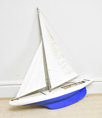 Lot 2624 - A vintage painted wooden pond yacht with mast,...