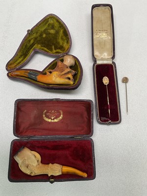 Lot 26 - Collectors' items comprising a gold stick pin...
