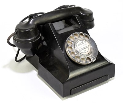 Lot 40 - A vintage bakelite telephone.