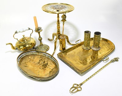 Lot 175 - A small quantity of metalware to include a...