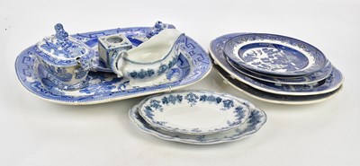 Lot 1498 - A collection of blue and white ceramics...