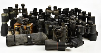 Lot 742 - A collection of vintage and modern binoculars...