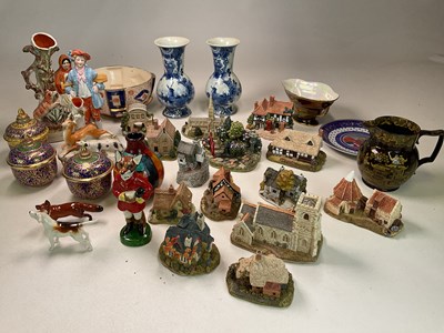 Lot 321 - A quantity of collectors' and other ceramic...