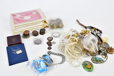 Lot 2534 - A collection of costume jewellery including...