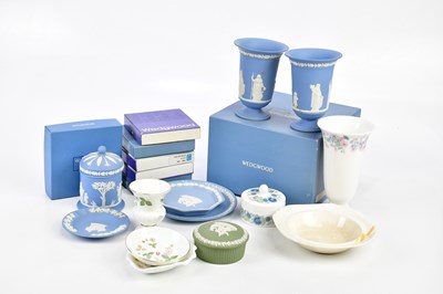 Lot 1495 - A small collection of Wedgwood including boxed...