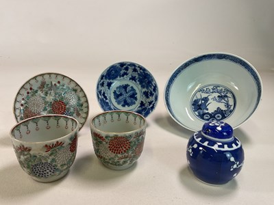 Lot 339 - A late 19th century Chinese blue and white...