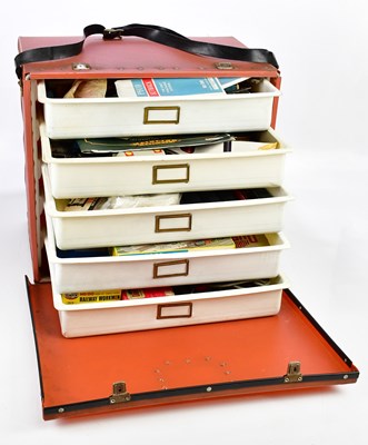 Lot 2635 - A large collection of model railway items,...