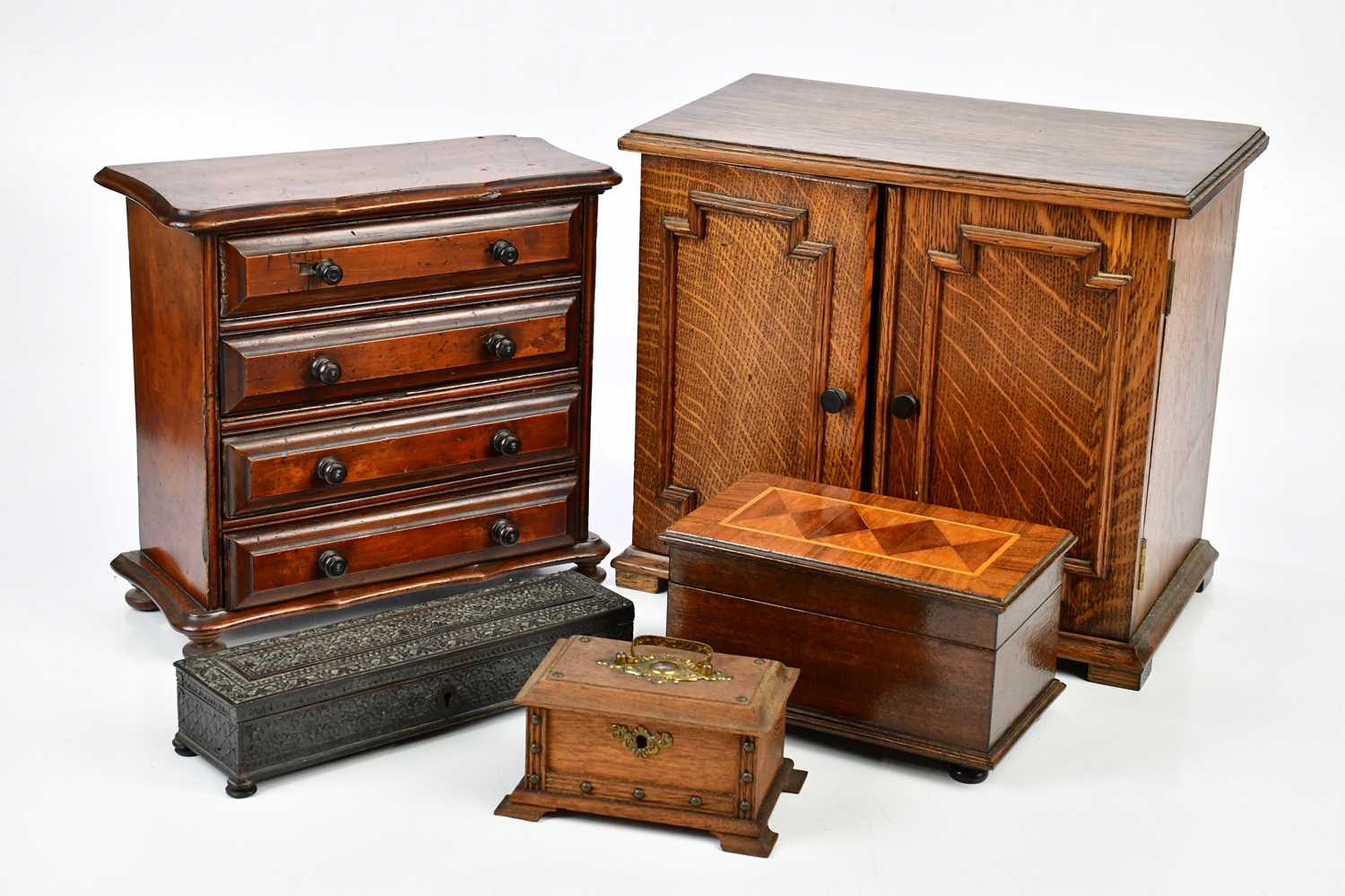 Lot 505 - A Victorian specimen chest of four drawers on...