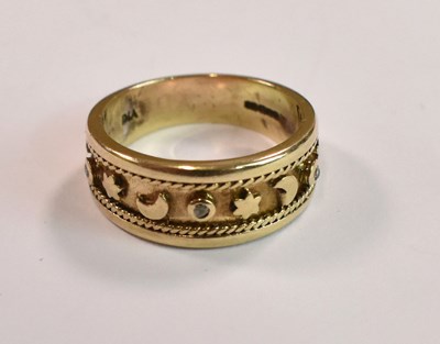 Lot 459 - A 9ct yellow gold ring with sunken band...