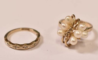 Lot 638 - A 9ct yellow gold cultured pearl set ring,...