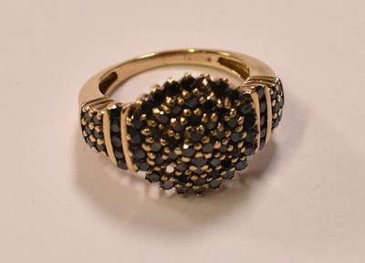 Lot 463 - A 9ct yellow gold dress ring (two stones...