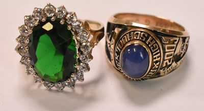 Lot 455 - An American 10ct collegiate ring, inscribed to...