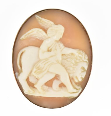Lot 1071 - An early 20th century carved shell cameo...
