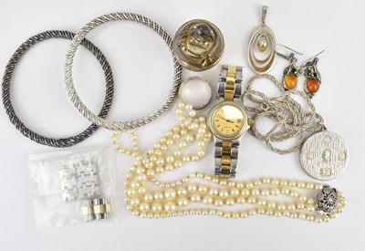 Lot 1157 - A quantity of mixed jewellery to include a...