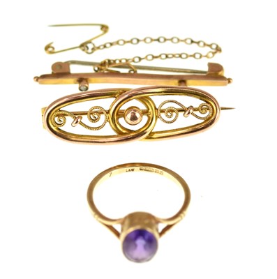 Lot 1116 - Three pieces of 9ct gold jewellery comprising...