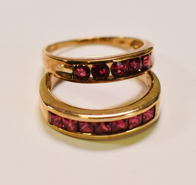 Lot 415 - Two similar 9ct yellow gold dress rings, sizes...