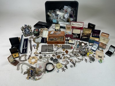 Lot 476 - A large collection of costume jewellery...