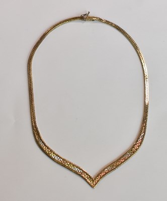 Lot 402 - A 9ct tricolour gold necklace, length 39.5cm,...