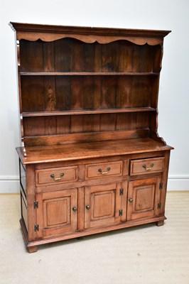 Lot 1043 - A reproduction oak dresser with three drawers...