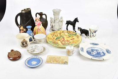 Lot 1432 - A small collection of ceramics to include...