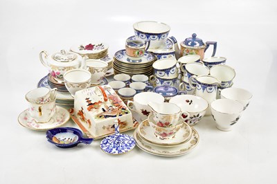 Lot 1466 - A mixed collection of part tea/dinner services...