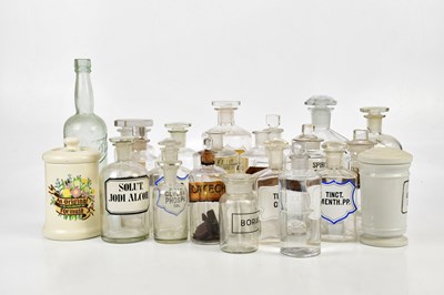 Lot 516 - A collection of pharmaceutical bottles,...